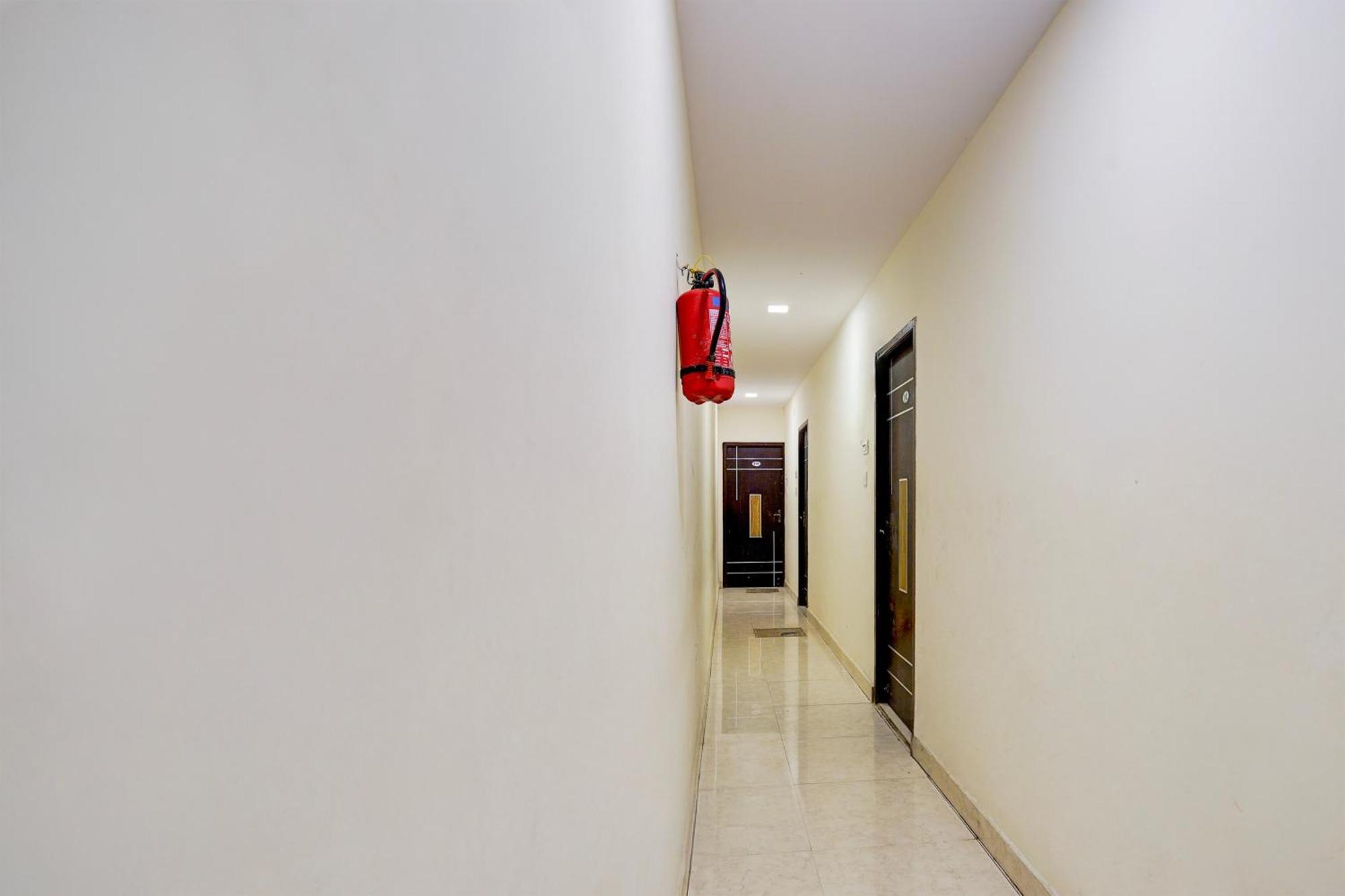 Super Collection O Thousand Lights Hotel
