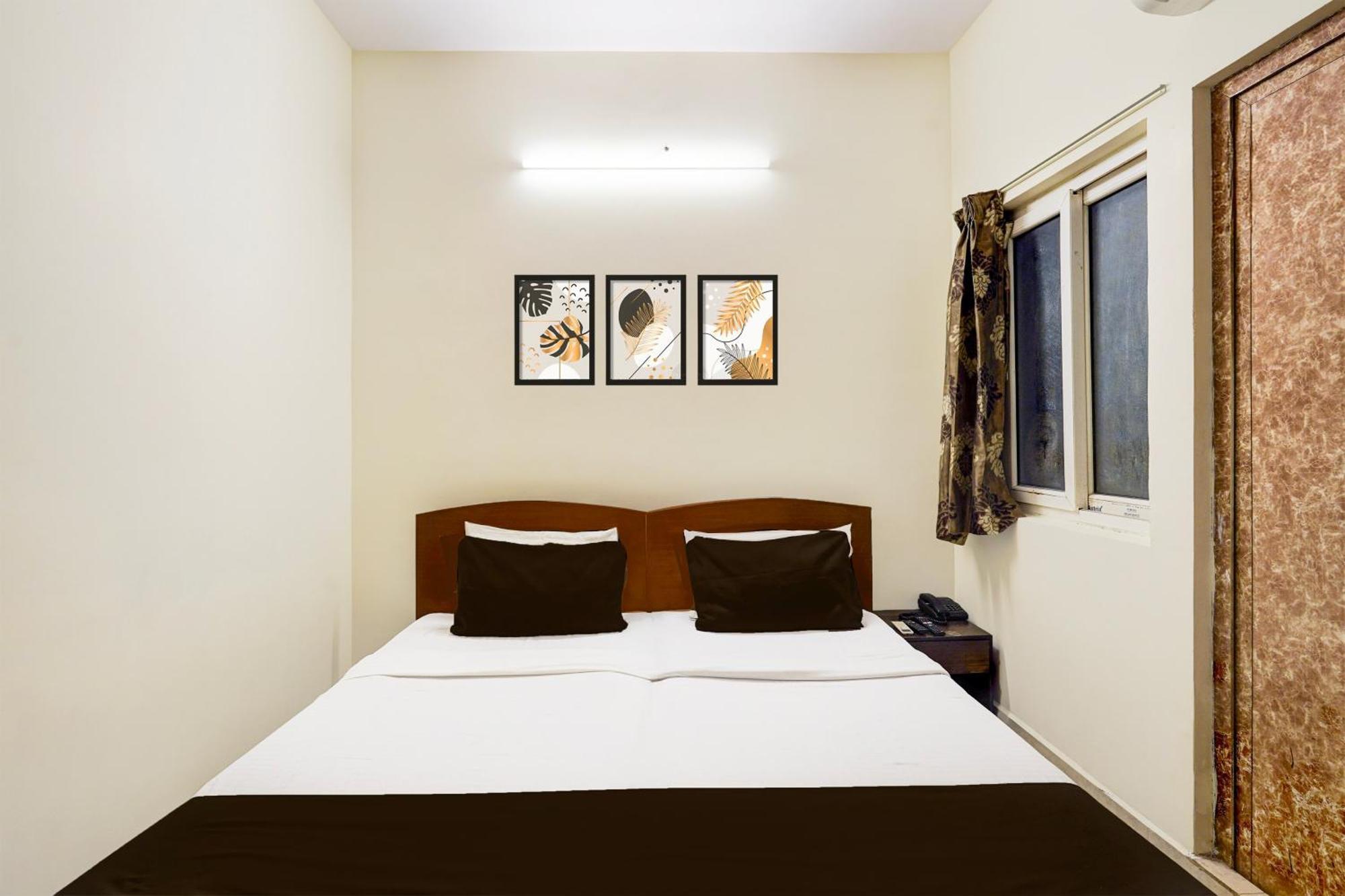 Super Collection O Thousand Lights Hotel